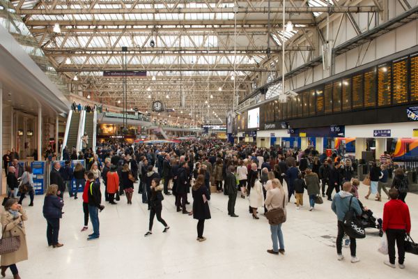 דרמה בלונדון: סוכל פיגוע משולב ברכבת ונמל תעופה