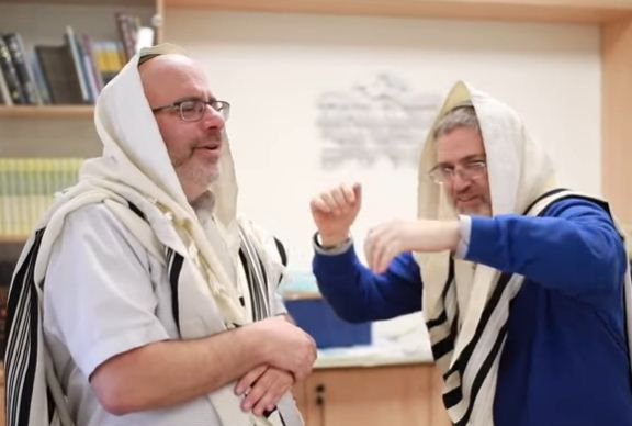 צפו: תלמידי ורבני הישיבה במשאפ מדליק לפורים