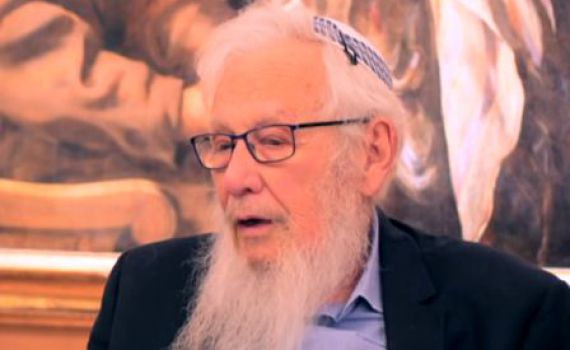 הפרופ' הסרוג מגלה לאיזו מפלגה הוא יצביע ולמה. צפו