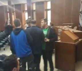 'לך הביתה': אורן חזן התפרץ לכנס של תמר זנדברג. צפו