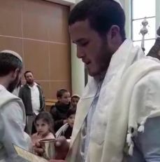 צפו: התינוק נקרא על שם הרב אטינגר; בנו היה הסנדק