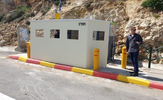 "הטרור מנצח, בזיון": מיגונית פלדה הוצבה ביו"ש