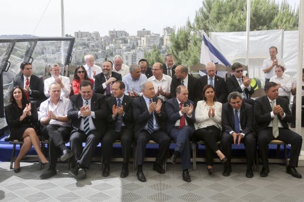 לפני או אחרי שימוע? ראשי מפלגות הימין בעד נתניהו