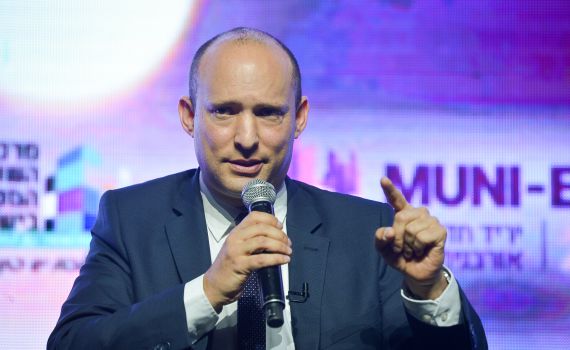 בנט: "נכדים, אל תתקרבו לסבא וסבתא"