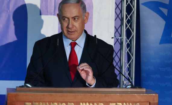 הפרקליטות שוקלת לפתוח בחקירה בפרשת המניות