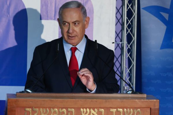 הפרקליטות שוקלת לפתוח בחקירה בפרשת המניות