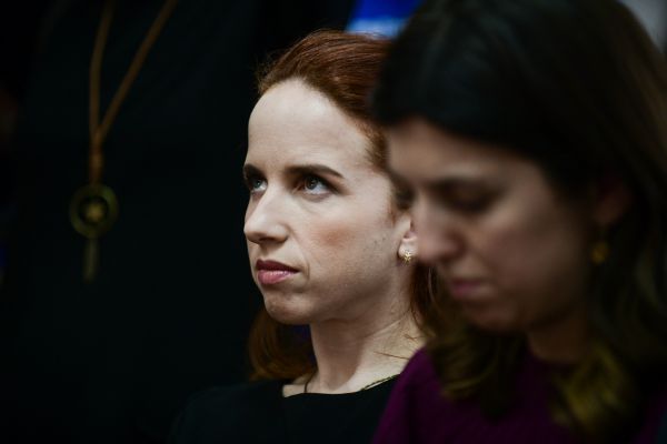 קצין הכנסת הצמיד אבטחה לסתיו שפיר