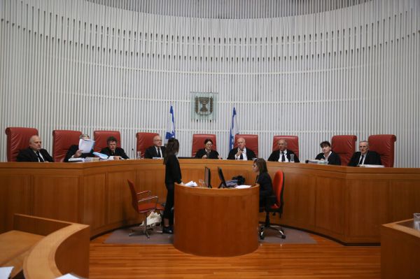 כמה שופטים תמנה הממשלה? זו הסיבה למאבק