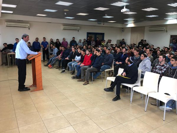 הרב פרץ במכינה בעלי: למה נכנסתי לפוליטיקה?