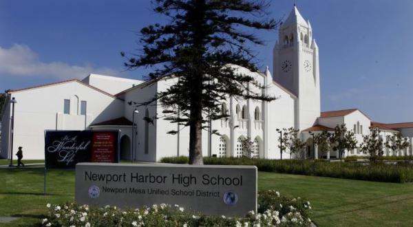 אנטישמיות בקליפורניה: צלבי קרס נתלו בבית ספר