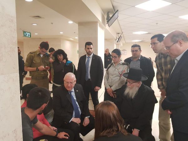 ריבלין וליצמן ביקרו את הפצועים: "הטרור לא ירפה את ידינו"