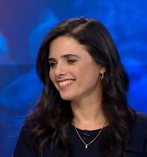 צפו: איילת שקד בסטנדאפ בחירות קורע