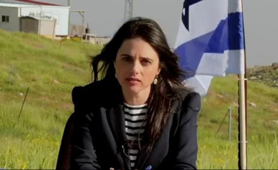 "תתיישבו": שקד בסרטון מהמאחז בבנימין