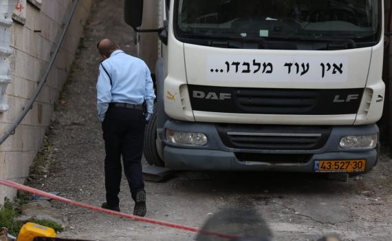 ירושלים: פועל נמחץ למוות בין משאית לקיר בטון