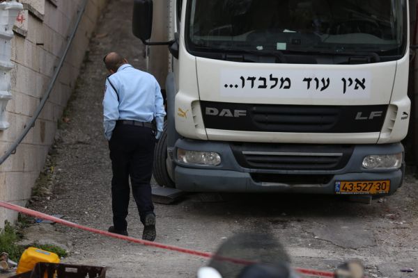 ירושלים: פועל נמחץ למוות בין משאית לקיר בטון