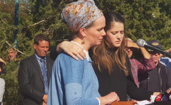 אלמנת הרב אטינגר בעתירה לבג"ץ: הרס חנויות בזירת הפיגוע