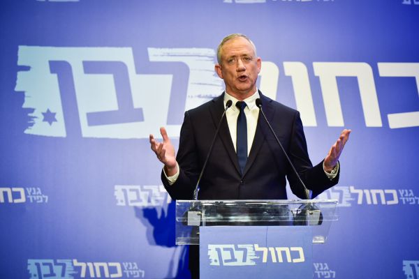 גנץ תוקף את נתניהו: "בגין היה מדיח אותו מהליכוד"