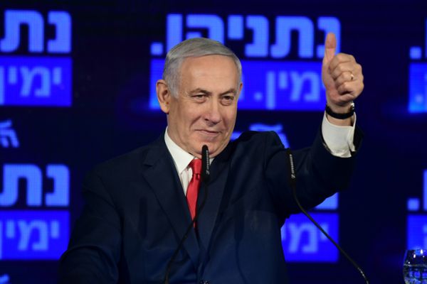 סקר: נתניהו נצמד לגנץ, כחלון וליברמן עוברים