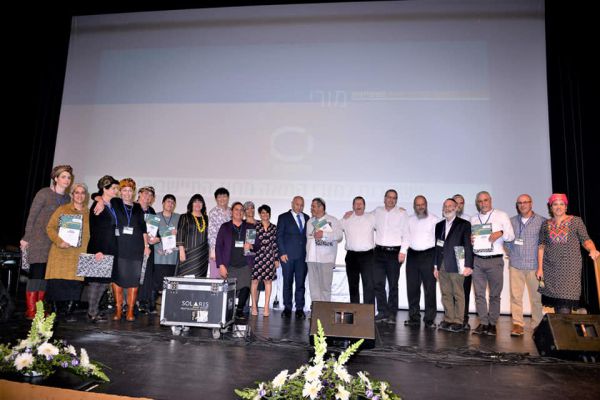 הצדעה למנהיגי החינוך ומורי המאה בחמ"ד