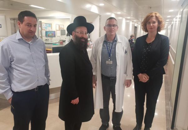 רב הכותל בביקור רשמי במרכז הרפואי 'וולפסון'