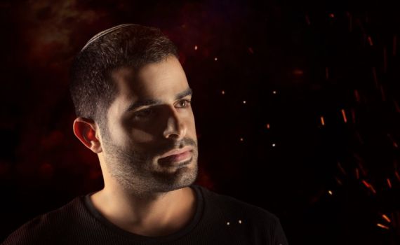 חיבור מפתיע: הזמר הסרוג מארח את הראפר הסאטירי