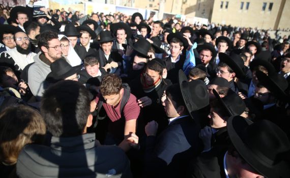 עימותים אלימים בתפילת ראש חודש בכותל המערבי