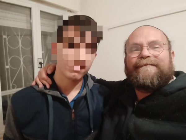 "אהרון שלום, אני חייל חרדי בודד, ישן ברחוב וקר לי"