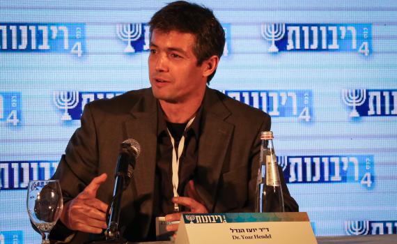 האמנם אין ימין ואין שמאל? מספר שאלות ליועז הנדל