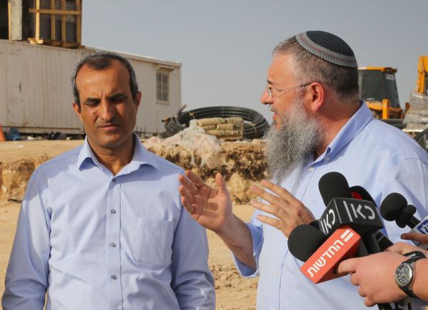 ראשי רשויות ביו"ש: "גנץ ולפיד ימיטו עלינו חורבן"