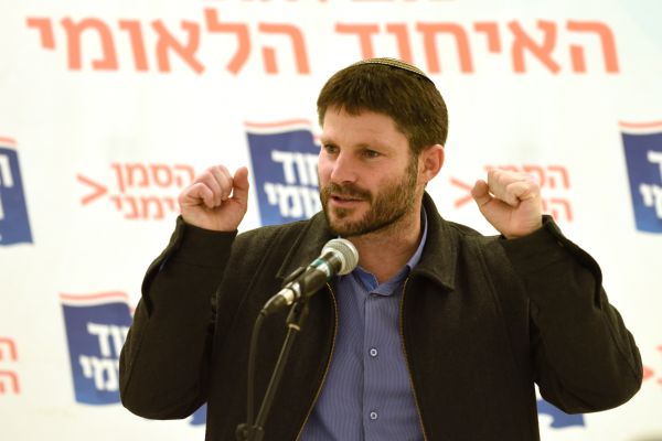 סמוטריץ' יוזם חוק שיציל את נתניהו מהעמדה לדין