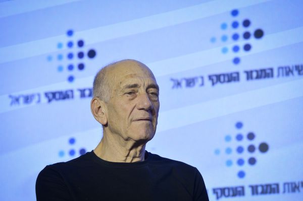 אולמרט: "נתניהו גנב כסף ברמה העלובה ביותר"