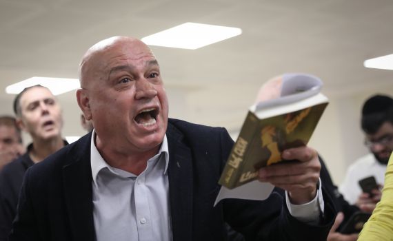 צפו: עיסאוי פריג' מאבד עשתונות מחוץ לוועדה