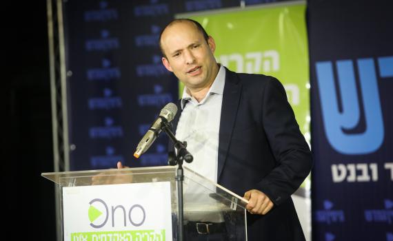 בנט: "האשמות לפיד וגנץ לגבי הצוללות מופרכות"