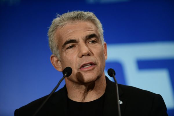 האיחוד בימין: יאיר לפיד בפניה לשקד ובנט