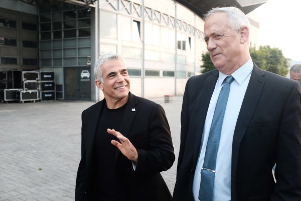 יו"ר הפורום החילוני חושש מהכיפה השקופה של גנץ