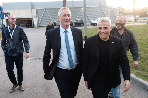 כחול לבן: "נתניהו היסטרי, משנה שוב ושוב גירסאות"