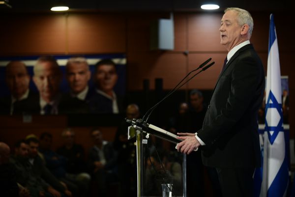 התגובה המוזרה של גנץ לשאלת כתב התאגיד