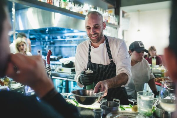 חאפלה ירושלמית חופשית: מנות סטריט-פוד והופעות