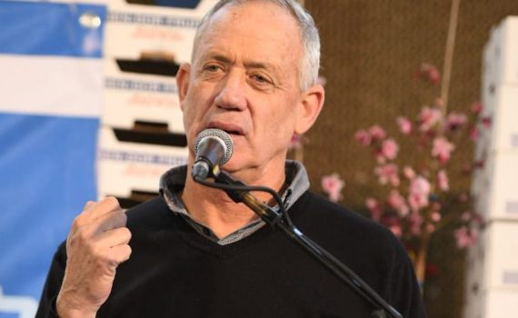 הולך ומסתבך: גנץ הגיב להקלטות שלו וחטף ביקורת