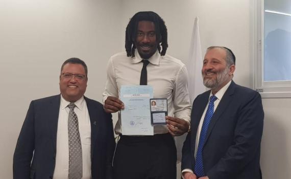 ועכשיו זה רשמי: אמארה סטודמאייר  אזרח ישראלי