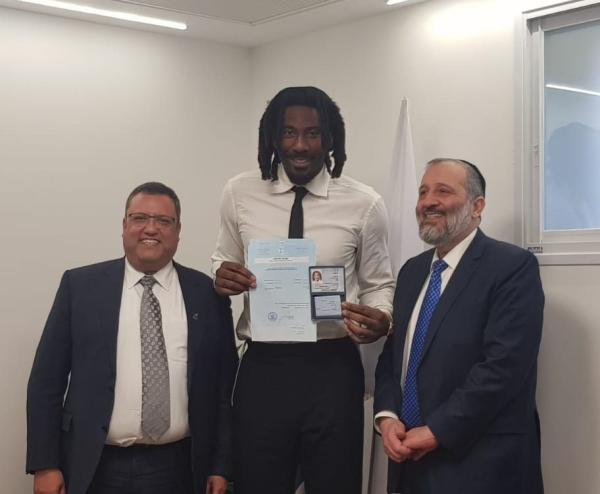 ועכשיו זה רשמי: אמארה סטודמאייר  אזרח ישראלי