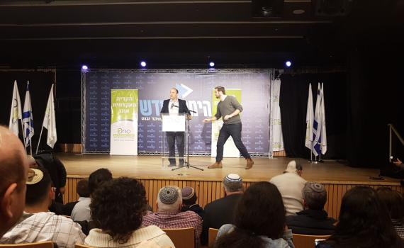 פרובוקטורים נגד אפי נווה פוצצו כנס עם בנט