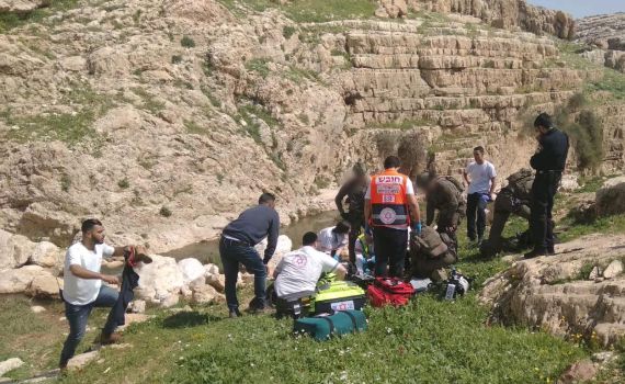 ילד בן 12 טבע בנחל פרת; פונה במסוק לאחר החייאה