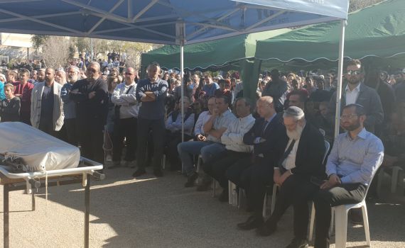 אלפים ליוו למנוחות את הרב אחיעד אטינגר הי"ד