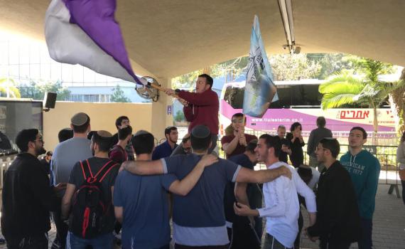 צפו: בשירה וריקודים חיילי ההסדר מרץ 19' התגייסו