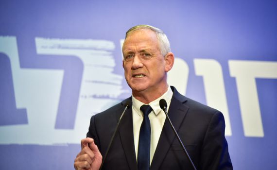 למדו מנתניהו? 'כחול לבן' תוקפים את פרשן גל"צ