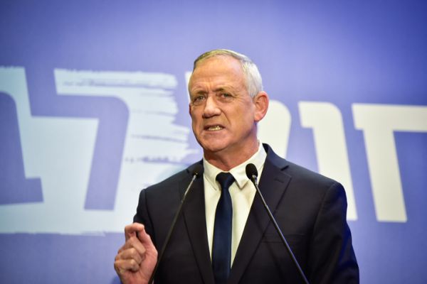 למדו מנתניהו? 'כחול לבן' תוקפים את פרשן גל"צ