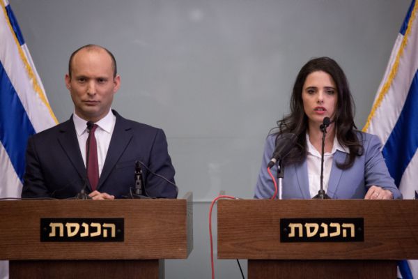 סקר: איחוד מפלגות הימין מתייצב;בנט ושקד מתרסקים