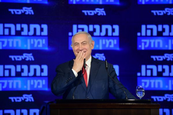 סקר מנדטים: הפער בין גנץ לנתניהו נמחק; ליברמן, לוי וכחלון עוברים