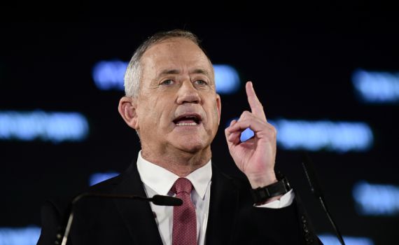 גנץ הגיש תביעת ענק נגד 'ישראל היום'